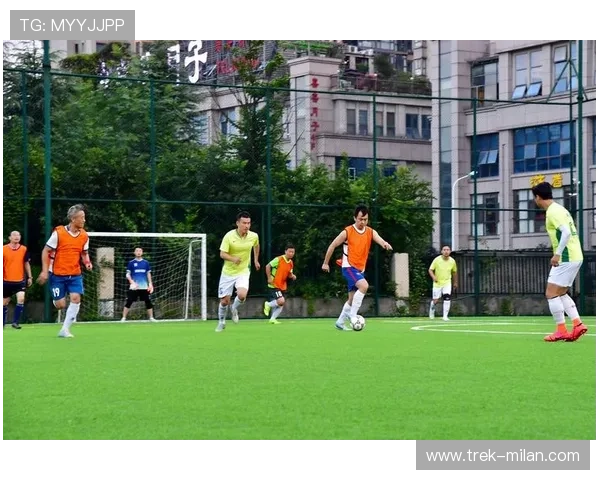 足球明星的一天：从早晨训练到夜晚放松的生活与背后努力揭秘